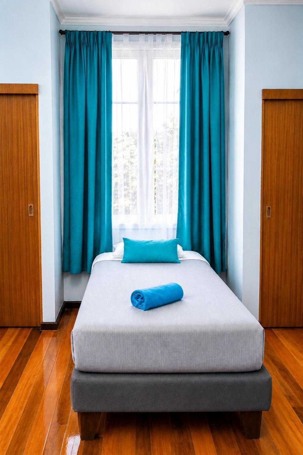 Dreibettzimmer mit Gemeinschaftsbad