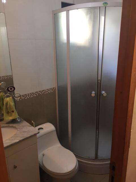 Quarto Individual Standard com Banheiro Compartilhado